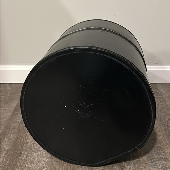 Vintage Black Round Leather Hat Box with zipper and handle - Picture 5 of 7